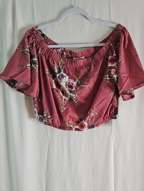 Floral Off-Shoulder Crop Top in Mauve Floral By Ellie& Kate